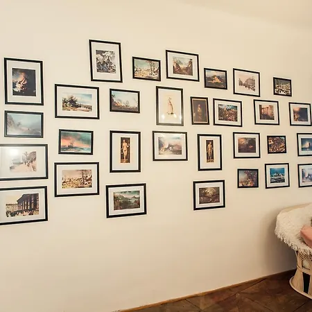 Astronomical Clock Apartment *