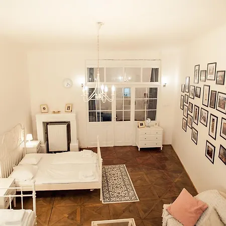 Astronomical Clock Apartment *